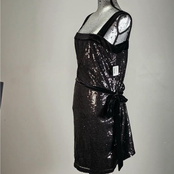 NWT BAR III SEQUINED SQUARE NECK COCKTAIL AND PARTY DRESS - M - Picture 9 of 11